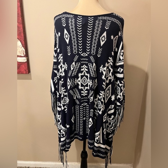H&M Divided Navy and White Native Design Fringe Poncho, size Small - Picture 4 of 7